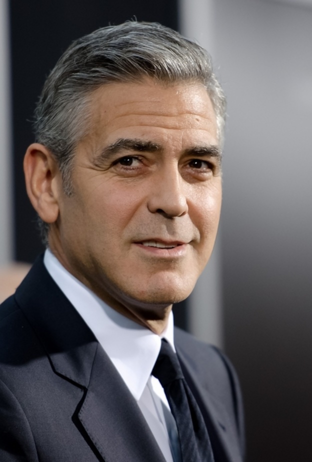 قرار بمنع الاقتراب من كلوني