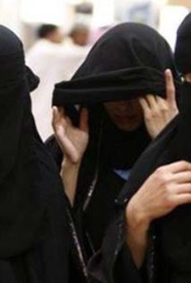 رجل يحاول قتل آخر تحرش بزوجته في المول