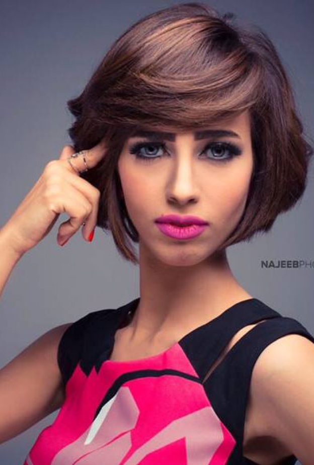 رنا سماحة تستجم على البحر