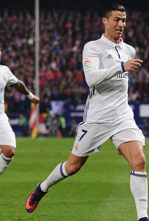 رونالدو أحرز ثلاثية تاريخية