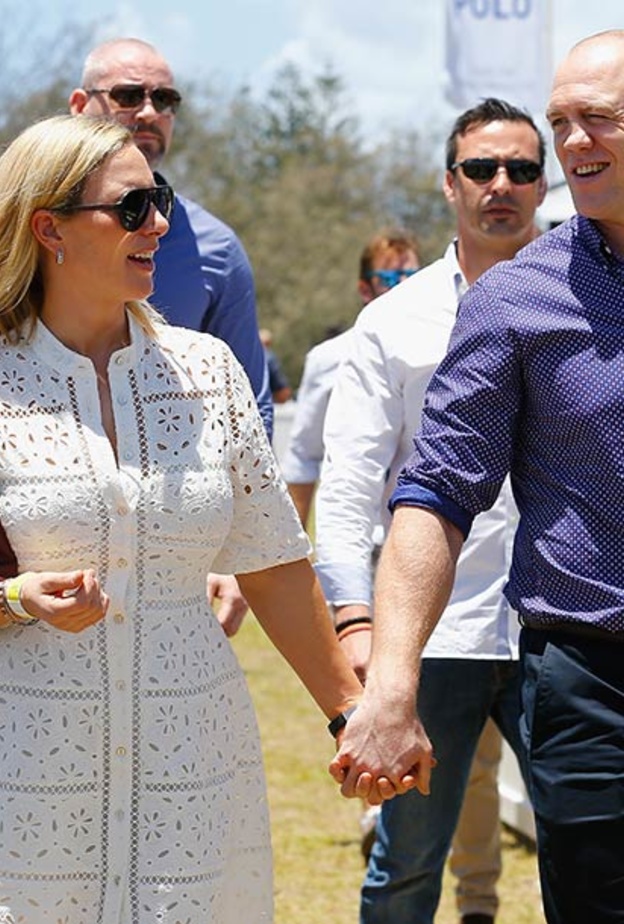 زارا تيندال بفستان أبيض أنيق