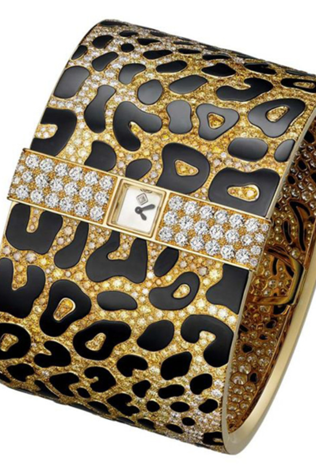 ساعة كارتييه Panther Cuff Watch من الخلف 