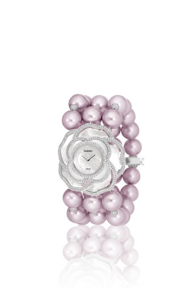 ساعة من شانيل