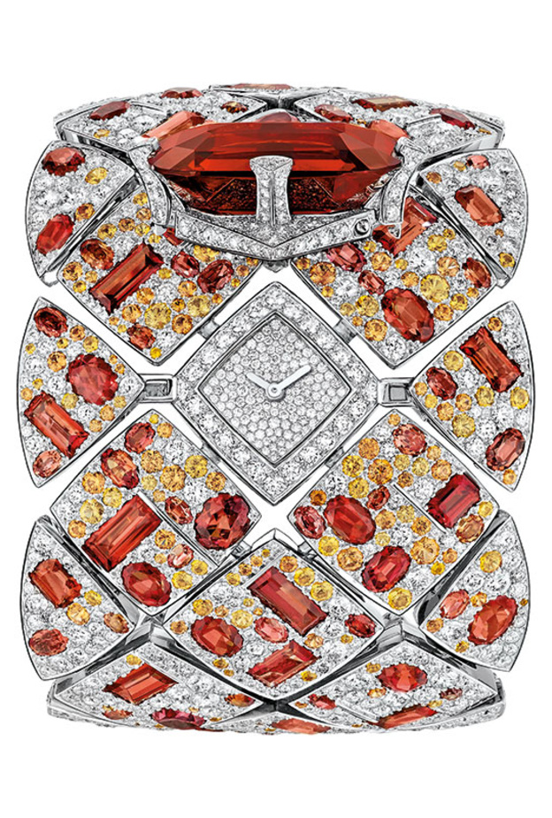 ساعة LES ÉTERNELLE DE CHANEL – Signature Grenat التي فازت عن فئة المجوهرات