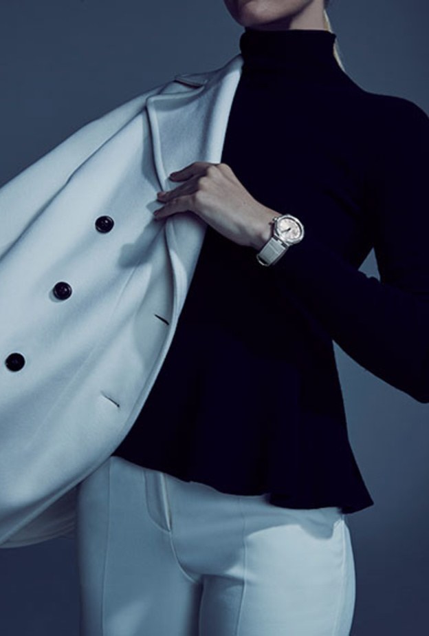 ساعة Overseas للنساء مع حزام أبيض