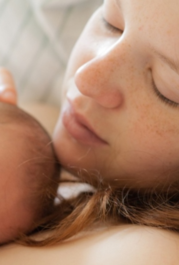 سر ادمان الام لرائحة مولودها