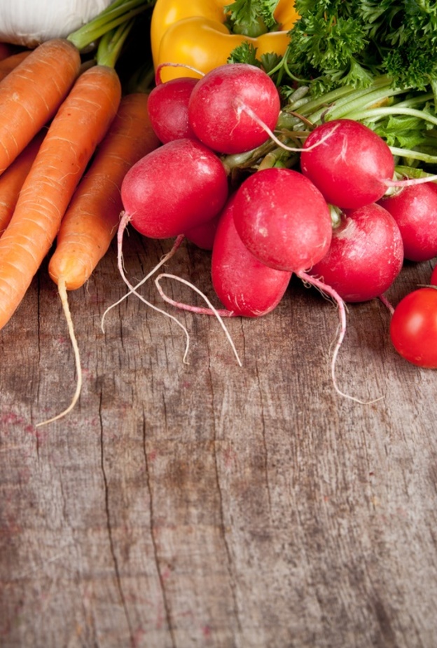 يساعد تناول الاطعمة العضوية و النيئة في مجابهة السرطان و الشفاء منه