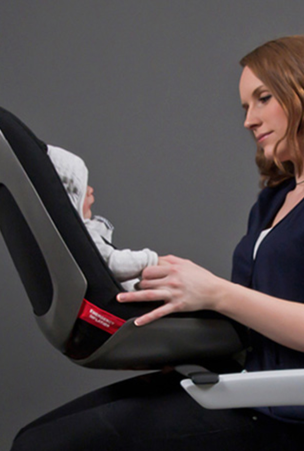 سفر الرضيع بالطائرة متى يضر بصحته