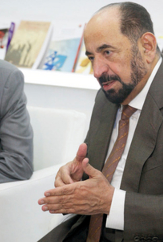 سلطان القاسمي يؤرخ للخليج في 7 مجلدات