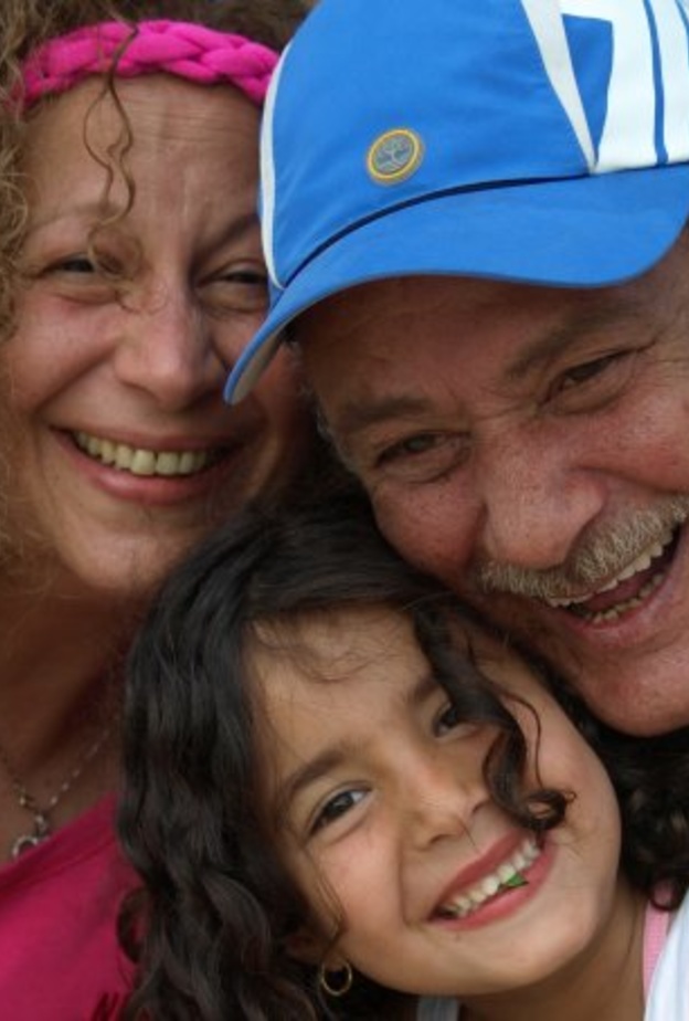 سمية الالفي تحتفل بعيدها الـ63