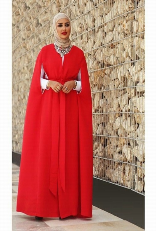 سندس القطان ترتدي العبايات الاستثنائية والموحدة من حيث اللون