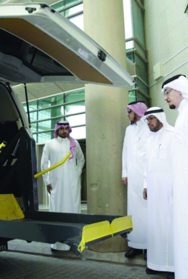 سيارات أجرة مجهزة لنقل ذوي الاحتياجات