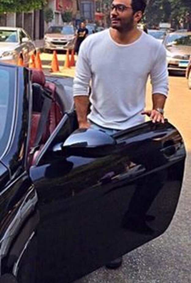 سيارة تامر حسنى أنقذته من الموت