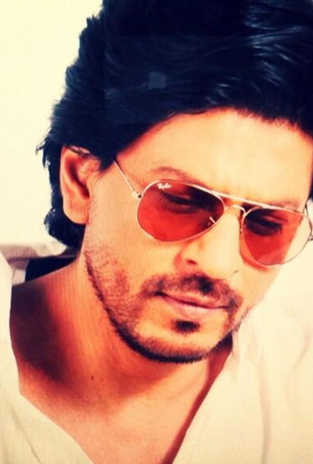 شاروخان تحدث عن الهدايا التي اعتاد والده أن يقدمها له