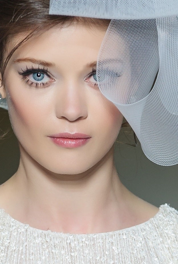 شرب الماء يساعدك في الوصول الى يوم زفافك بشفاه رائعة