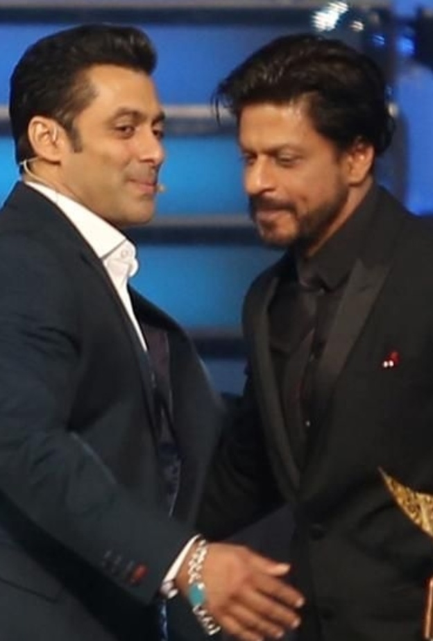 شرط إضافي من شاروخان للعمل مع سلمان خان