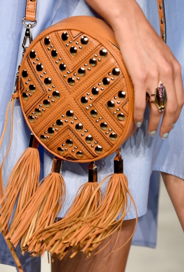 شنط دائرية مع الشراريب من ريبيكا مينكوف  Rebecca Minkoff