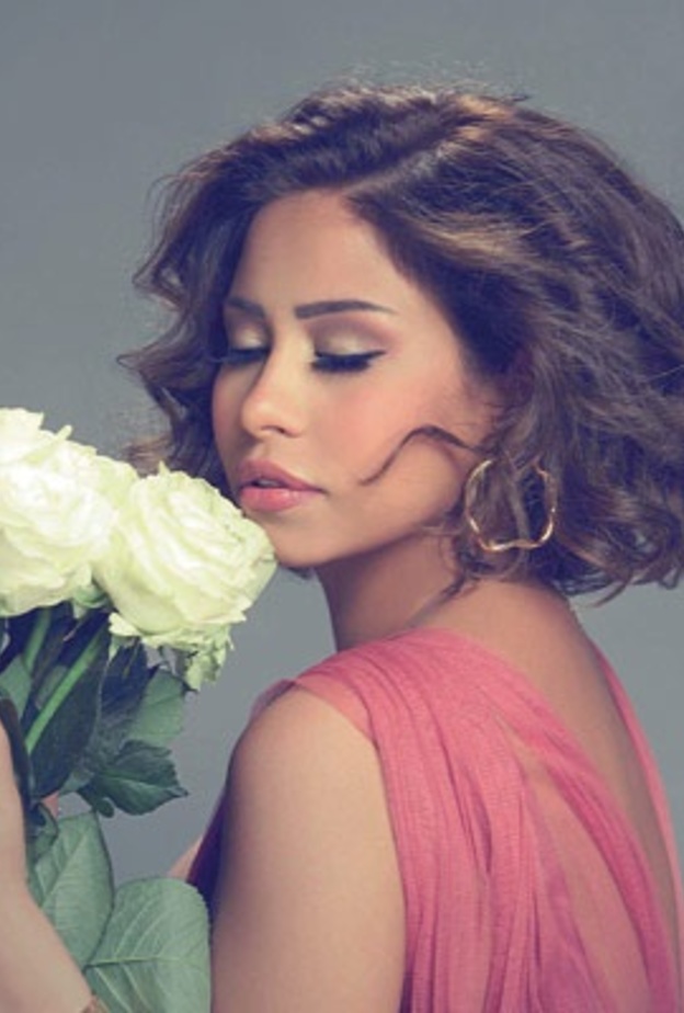 شيرين عبد الوهاب وتسريحة الشعر المموج القصير