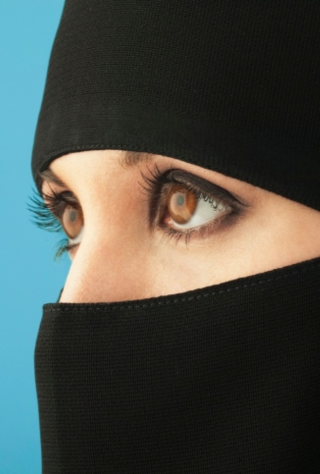 بالفيديو: سرقنه أمام عينيه ومن دون علمه
