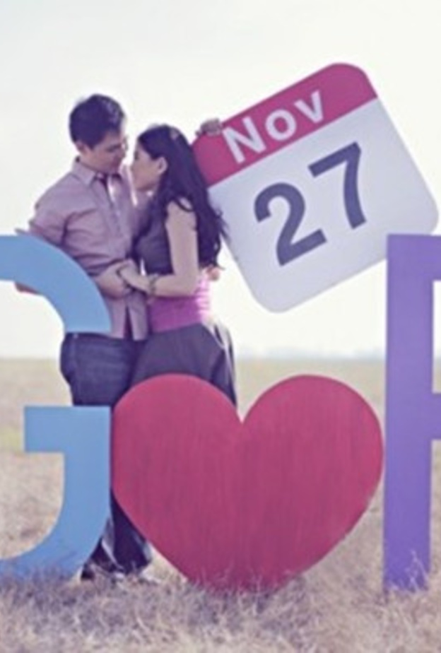 صورة رومنسية تعلنان فيها عن موعد العرس