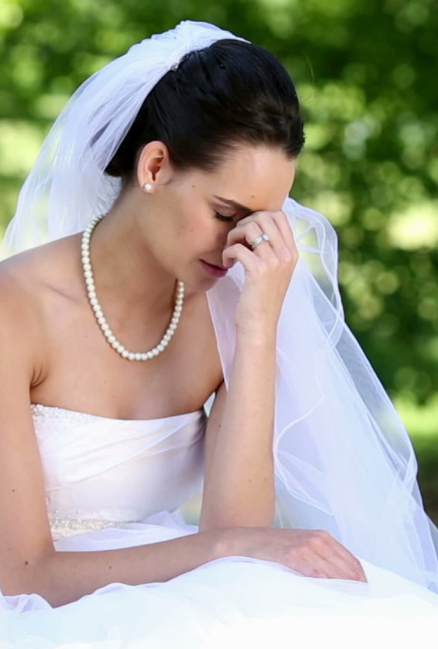 صورة مخلة للعروس تسببت في معركة الكراسي