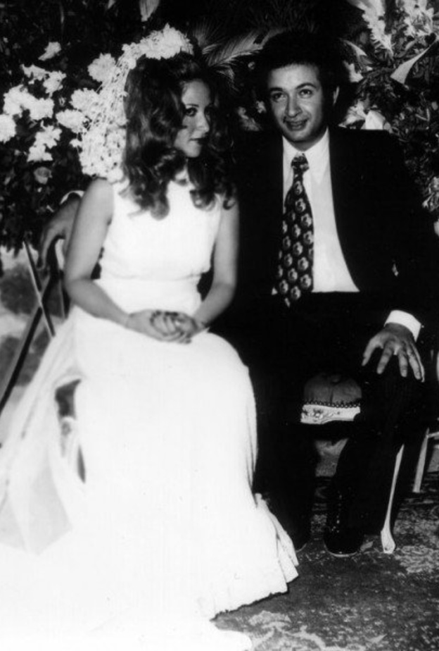 صورة نادرة من زفافهما عام 1972