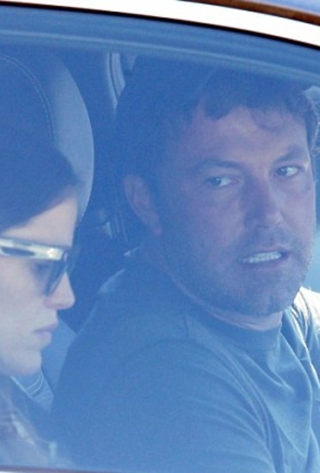 صوره تظهر بن افليك يعنف جينيفر غارنر