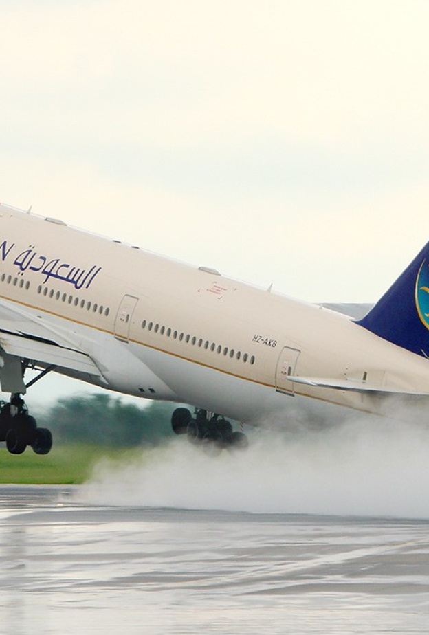 طائرة سعودية