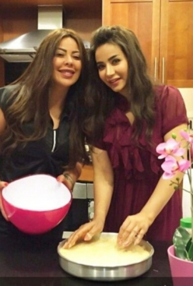 لجين عمران داخل المطبخ