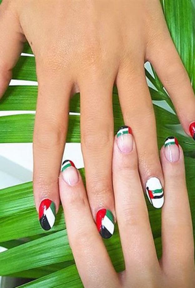 طرق مختلفة لمناكير يوم العلم الإماراتي