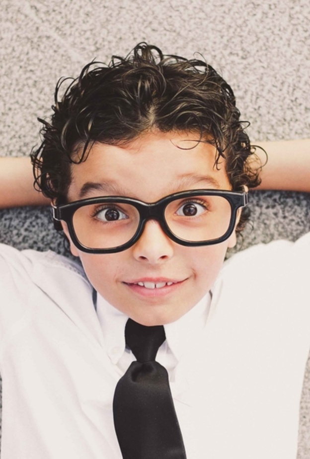 طفل برج الميزان ذكي و يعشق طرح الاسئلة 