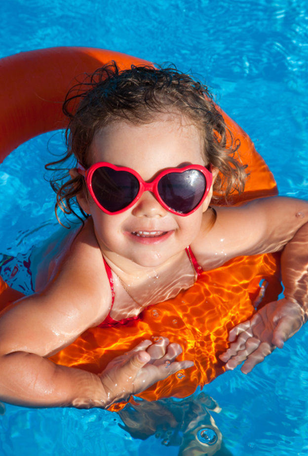 طواقات السباحة لا تحمي طفلك من الغرق