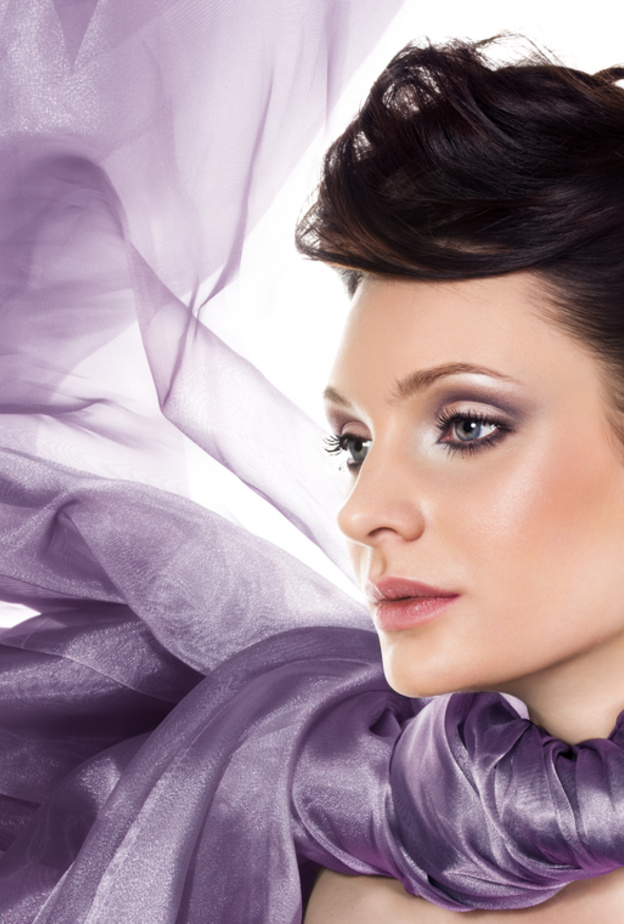 ظلال العيون البنفسجي من صيحات المكياج لهذا الموسم