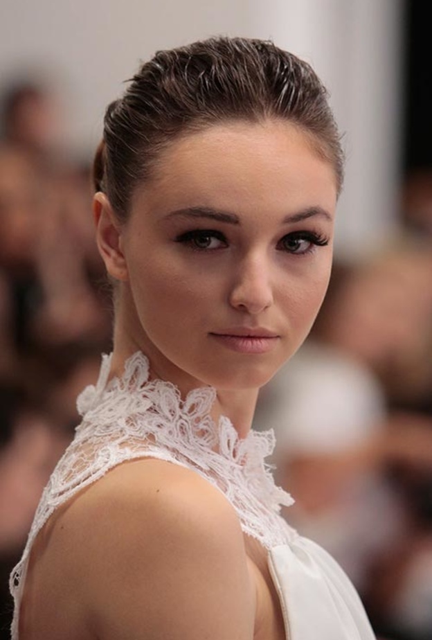 ظلال عيون برونزية مع الماسكارا الكثيفة