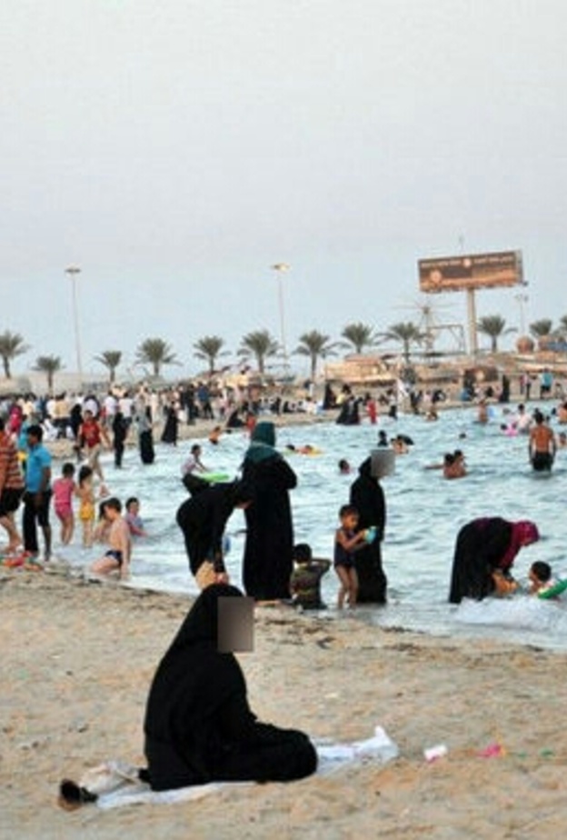 عائلات على الشاطيء