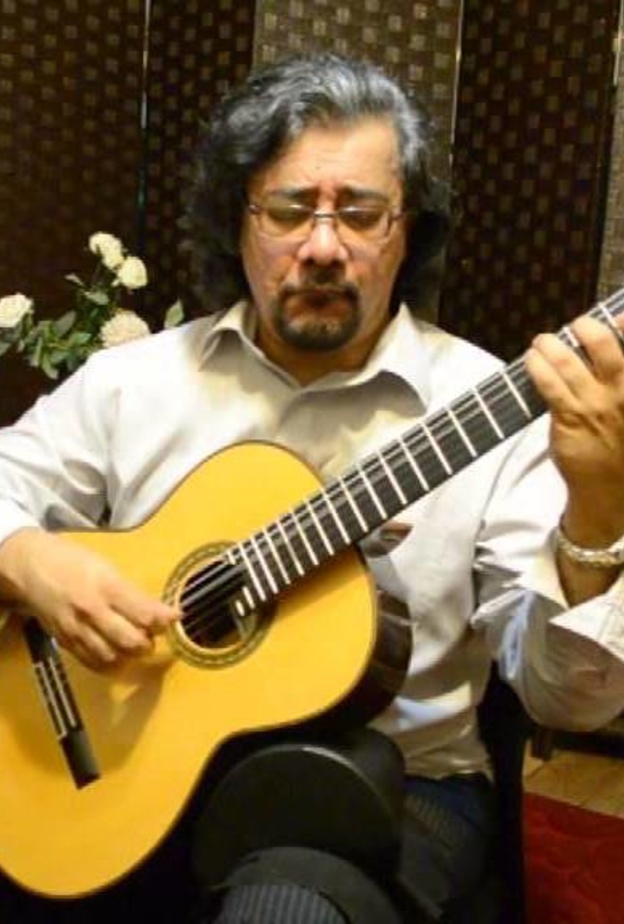 عادل الزهراني هو اول عازف  كلاسيك سعودي