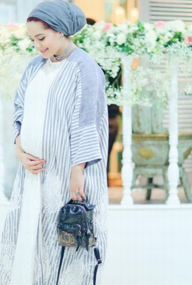 عباية أنيقة وعصرية فضفاضة للمرأة الحامل