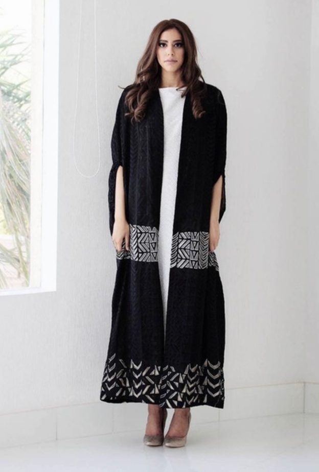 عباية من Endemage بتصميم الاكمام المفتوحة يشبه الكاب