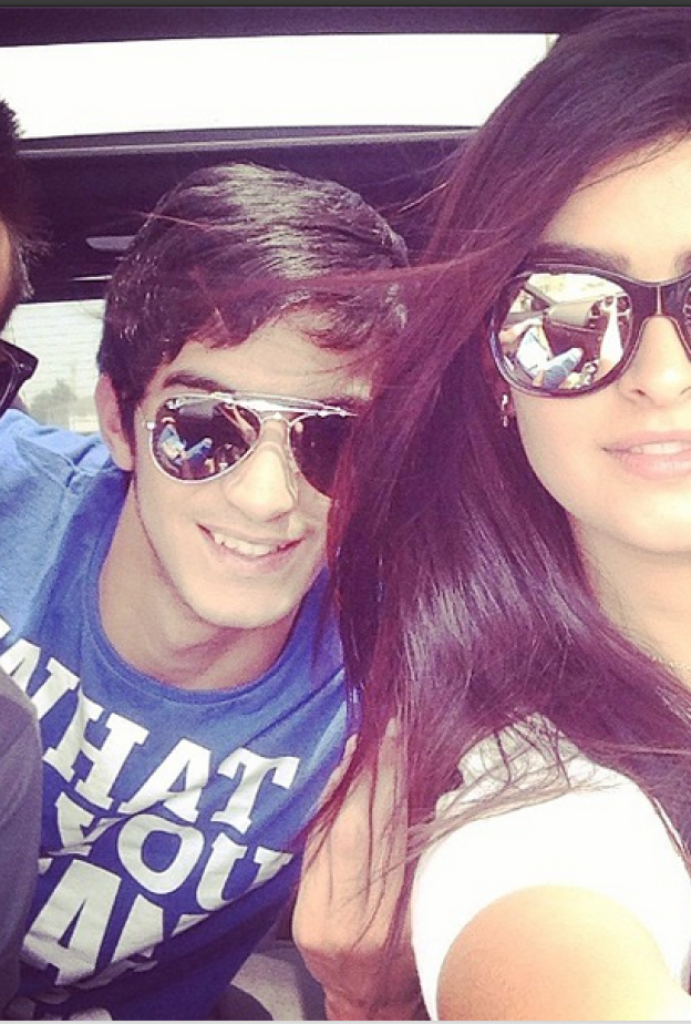 علا فارس وصورة سلفي مع اخوته