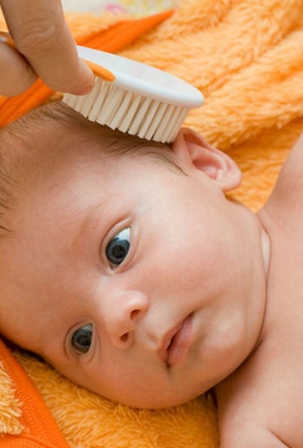 علاج قشرة الشعر عند الأطفال الرضع