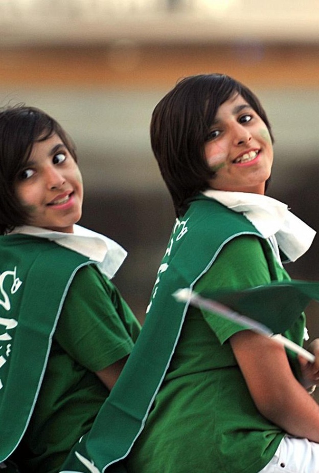 علمي طفلك حب الوطن باهدائه علمه الخاص 