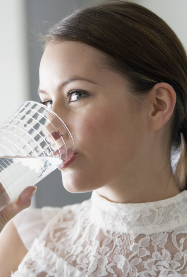 عليك الاكثار من شرب الماء للوقاية من الاصابة بضربة شمس