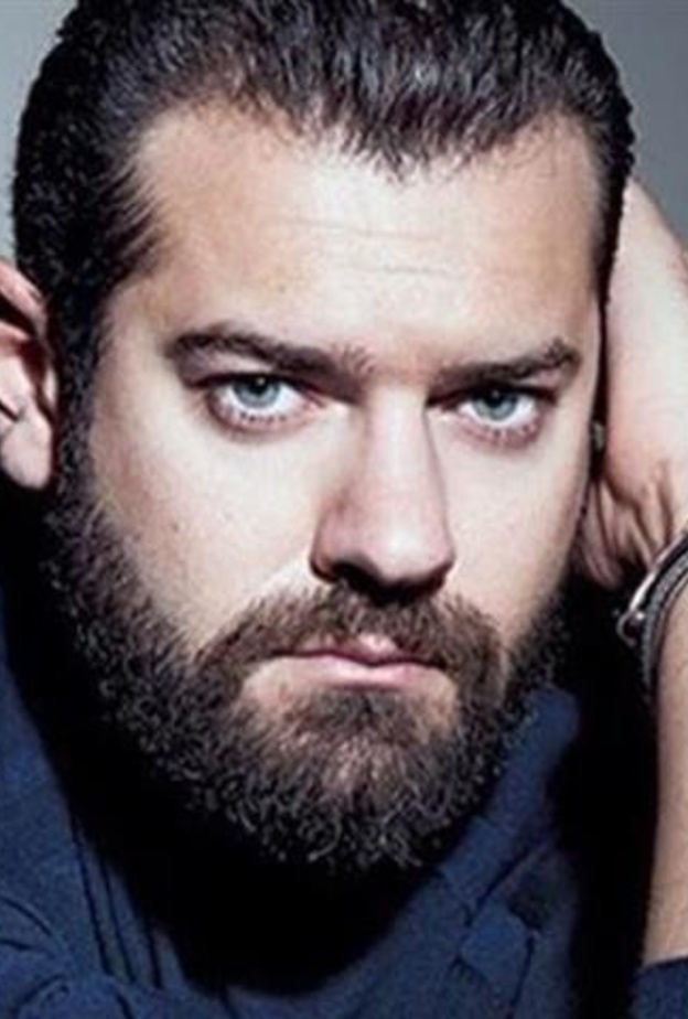 عمرو يسف.. من أشهر النجوم العزاب