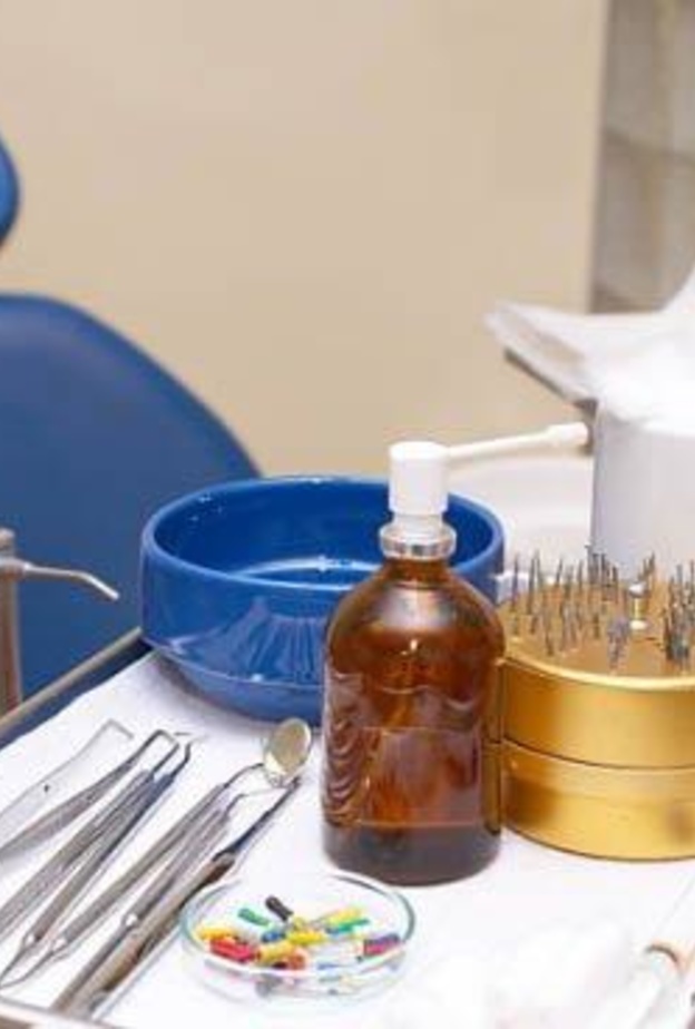 عيادة لطب اﻷسنان