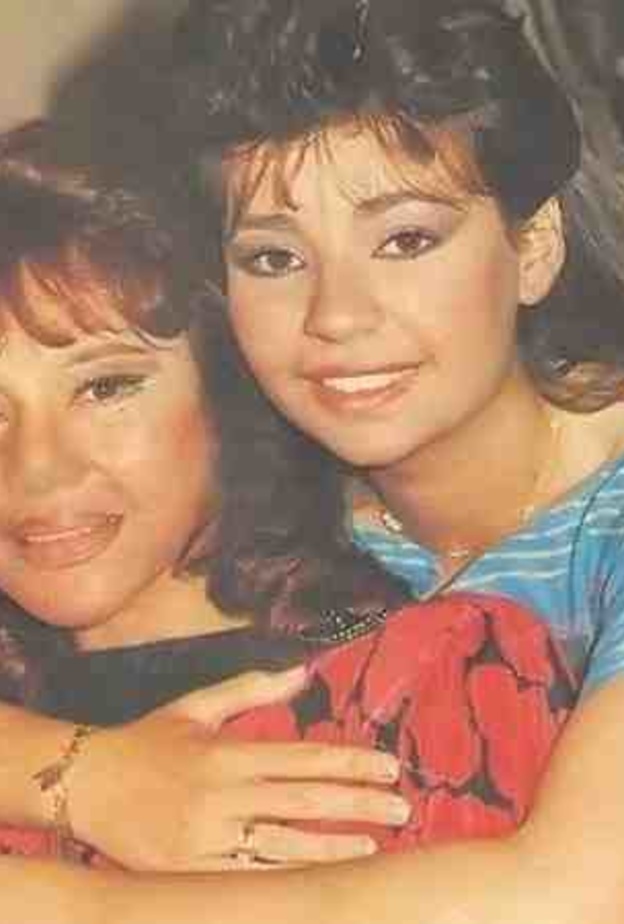 غادة نافع مع والدتها