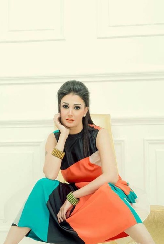 غادة عبد الرازق تواجه ازمة