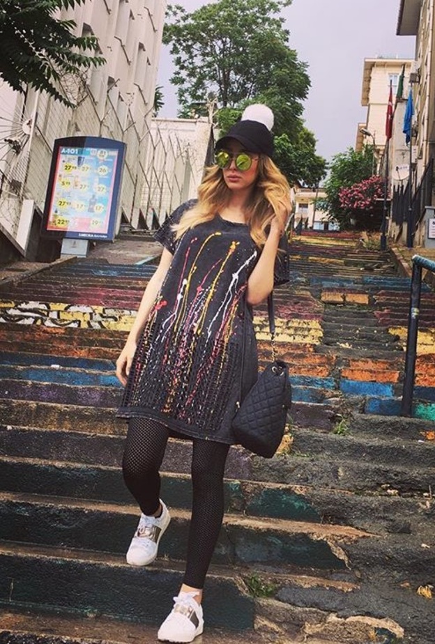 غرابة وجمال الأسود على بسمة بوسيل