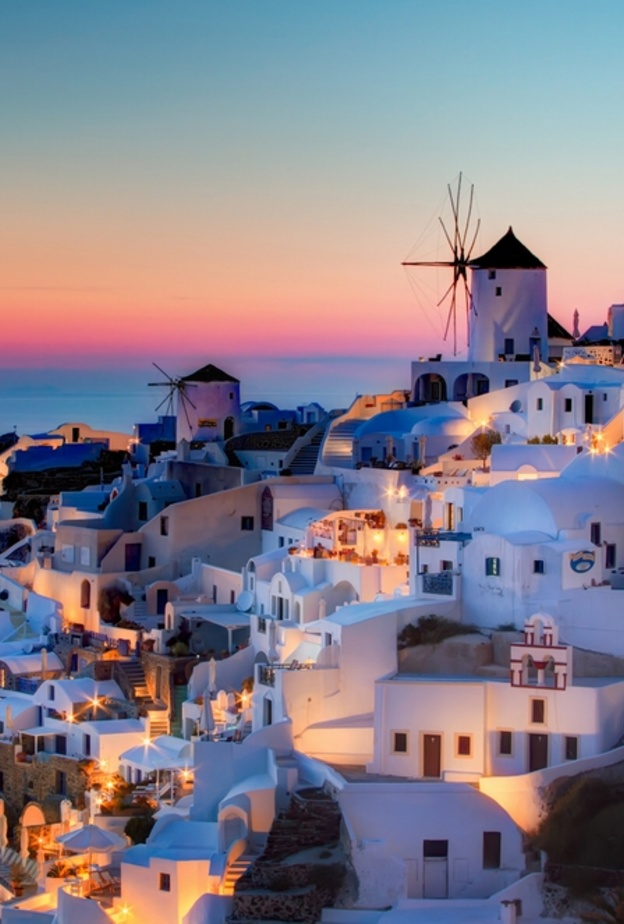 غروب الشمس الساحر في سانتوريني