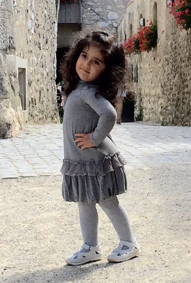 غلا بملابس صيفية انيقة