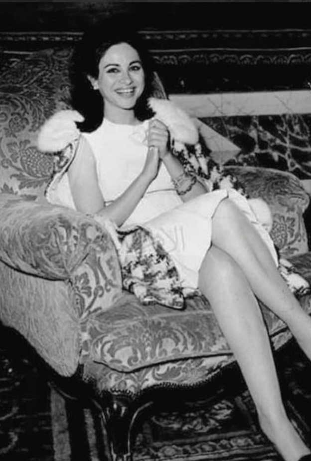 فاتن حمام بالفساتين التي اعتدنا عليها